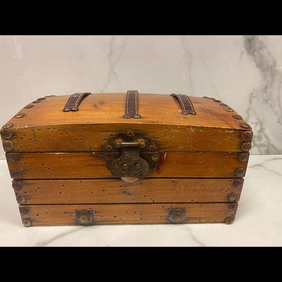 Authentic Indian Chest Decor - Picture 3 of 6